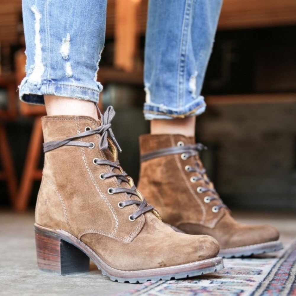 Frye Sabrina 6G Beige/Light Tan Suede/Leather Combat Heeled Everyday Ankle Boot - Picture 7 of 13